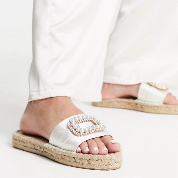 Brand NEW 
ASOS DESIGN Jenna pearl espadrille sandals in ivory-White W7 - Picture 1 of 4